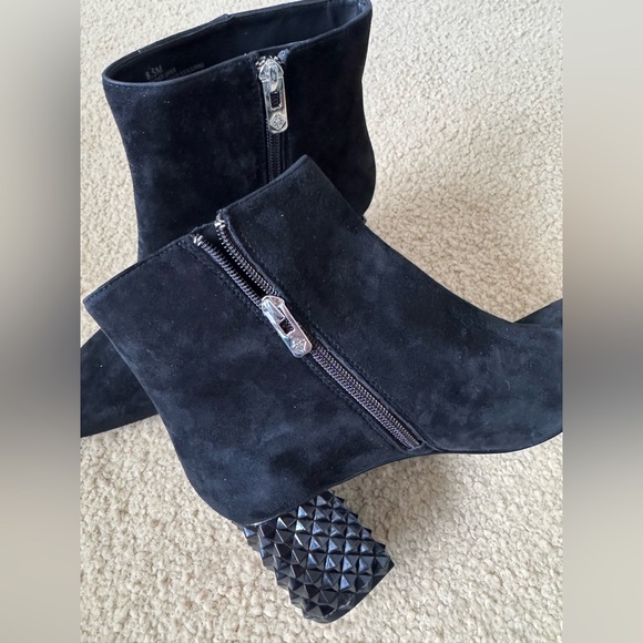 NEW‼️Antonio Melani Kinsley Suede Molded Lucite Heel Booties Sz. 8.5 M - Picture 7 of 12